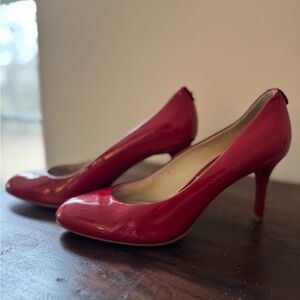 Michael Kors Ashby Flex mid-heel pumps in red patent leather SZ 8